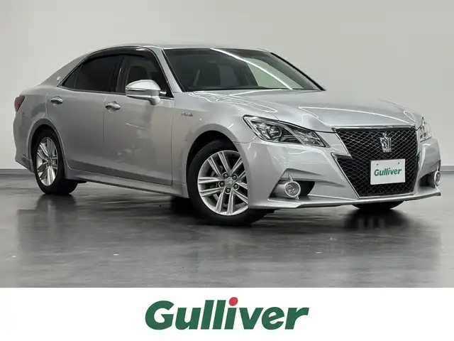 トヨタ クラウン ハイブリッド アスリートS 三重県 2015(平27)年 7.7万km シルバーM ハイブリッド/FR/MTモード付フロアCVT/純正 8インチ HDDナビ/（AM/FM/CD/DVD/HDDREC/USB/iPod/Bluetooth/TV）/バックガイドモニター/ビルトイン ETC/安全/・VDIM（EBD付ABS＆VSC＆TRC＆EPS）/・SRS サイド＆カーテンエアバッグシステム/など/装備/・シートヒーター（D/N）/・ステアリングヒーター/・パワーシート（D8way＋電動ランバーサポート/N4way）/・オートライト/・HIDヘッドランプ/・左右独立オートエアコン（スイングレジスター付）/・ステアリングスイッチ/・電動チルト&テレスコピックステアリング/・プッシュスタート/・純正 17inAW/・ステアリングスイッチ/・取/ナビ取/・スマートキーx2/など