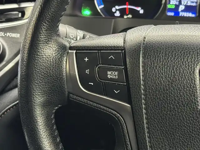 トヨタ クラウン ハイブリッド アスリートS 三重県 2015(平27)年 7.7万km シルバーM ハイブリッド/FR/MTモード付フロアCVT/純正 8インチ HDDナビ/（AM/FM/CD/DVD/HDDREC/USB/iPod/Bluetooth/TV）/バックガイドモニター/ビルトイン ETC/安全/・VDIM（EBD付ABS＆VSC＆TRC＆EPS）/・SRS サイド＆カーテンエアバッグシステム/など/装備/・シートヒーター（D/N）/・ステアリングヒーター/・パワーシート（D8way＋電動ランバーサポート/N4way）/・オートライト/・HIDヘッドランプ/・左右独立オートエアコン（スイングレジスター付）/・ステアリングスイッチ/・電動チルト&テレスコピックステアリング/・プッシュスタート/・純正 17inAW/・ステアリングスイッチ/・取/ナビ取/・スマートキーx2/など