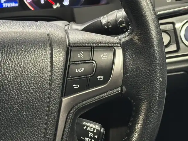 トヨタ クラウン ハイブリッド アスリートS 三重県 2015(平27)年 7.7万km シルバーM ハイブリッド/FR/MTモード付フロアCVT/純正 8インチ HDDナビ/（AM/FM/CD/DVD/HDDREC/USB/iPod/Bluetooth/TV）/バックガイドモニター/ビルトイン ETC/安全/・VDIM（EBD付ABS＆VSC＆TRC＆EPS）/・SRS サイド＆カーテンエアバッグシステム/など/装備/・シートヒーター（D/N）/・ステアリングヒーター/・パワーシート（D8way＋電動ランバーサポート/N4way）/・オートライト/・HIDヘッドランプ/・左右独立オートエアコン（スイングレジスター付）/・ステアリングスイッチ/・電動チルト&テレスコピックステアリング/・プッシュスタート/・純正 17inAW/・ステアリングスイッチ/・取/ナビ取/・スマートキーx2/など