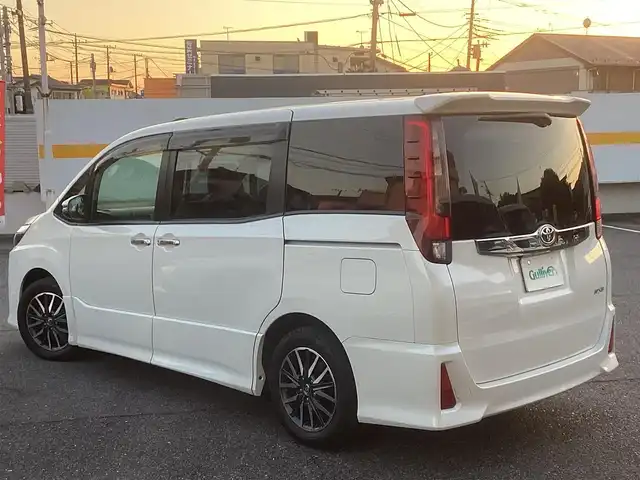 トヨタ ノア Si ダブルバイビー 千葉県 2017(平29)年 7.8万km ホワイトパールクリスタルシャイン ワンオーナー /両側パワースライドドア /純正10インチナビゲーション/バックカメラ/スマートキー×2/純正LEDヘッドライト/Auto格納ミラー/衝突軽減ブレーキ/フリップダウンモニター/ETC