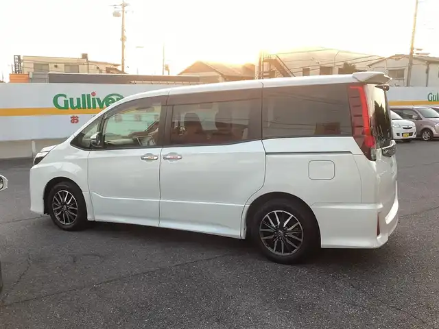 トヨタ ノア Si ダブルバイビー 千葉県 2017(平29)年 7.8万km ホワイトパールクリスタルシャイン ワンオーナー /両側パワースライドドア /純正10インチナビゲーション/バックカメラ/スマートキー×2/純正LEDヘッドライト/Auto格納ミラー/衝突軽減ブレーキ/フリップダウンモニター/ETC