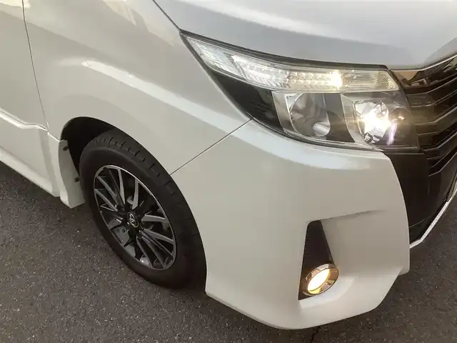 トヨタ ノア Si ダブルバイビー 千葉県 2017(平29)年 7.8万km ホワイトパールクリスタルシャイン ワンオーナー /両側パワースライドドア /純正10インチナビゲーション/バックカメラ/スマートキー×2/純正LEDヘッドライト/Auto格納ミラー/衝突軽減ブレーキ/フリップダウンモニター/ETC