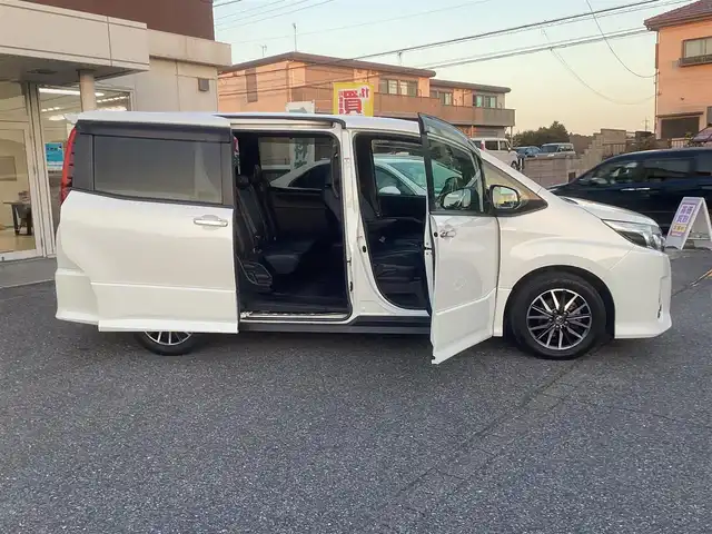 トヨタ ノア Si ダブルバイビー 千葉県 2017(平29)年 7.8万km ホワイトパールクリスタルシャイン ワンオーナー /両側パワースライドドア /純正10インチナビゲーション/バックカメラ/スマートキー×2/純正LEDヘッドライト/Auto格納ミラー/衝突軽減ブレーキ/フリップダウンモニター/ETC