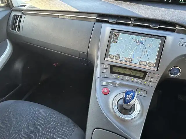 トヨタ プリウス S 群馬県 2012(平24)年 9.7万km ホワイトパールクリスタルシャイン (株)IDOMが運営する【じしゃロン伊勢崎店】の自社ローン専用車両になりますこちらは現金またはオートローンご利用時の価格です。自社ローンご希望の方は別途その旨お申付け下さい/純正ナビ/(ＣＤ/DVD/BlueTooth/フルセグＴＶ/MSV)/バックカメラ/ＥＴＣ/純正アルミ/純正マット