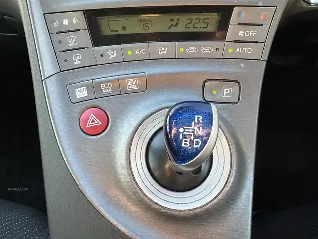 トヨタ プリウス S 群馬県 2012(平24)年 9.7万km ホワイトパールクリスタルシャイン (株)IDOMが運営する【じしゃロン伊勢崎店】の自社ローン専用車両になりますこちらは現金またはオートローンご利用時の価格です。自社ローンご希望の方は別途その旨お申付け下さい/純正ナビ/(ＣＤ/DVD/BlueTooth/フルセグＴＶ/MSV)/バックカメラ/ＥＴＣ/純正アルミ/純正マット