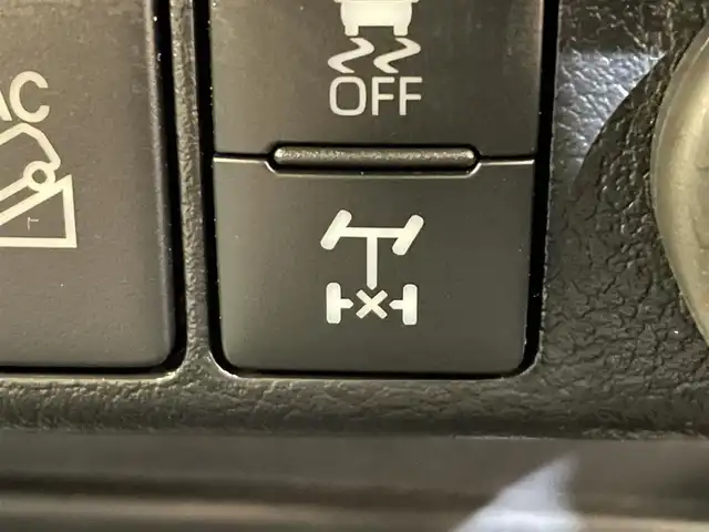 トヨタ ハイラックス Z GRスポーツ 岩手県 2022(令4)年 4.3万km スーパーホワイトⅡ パートタイム４WD/ディーゼルターボ/ハードトノカバー/パノラミックビューモニター/専用エクステリア・インテリア/レッド塗装GRロゴ入りブレーキキャリパー/BATTLEZリフトアップスプリング(フロント)/RAYSチームデイトナ１７インチアルミホイール/パドルシフト/オートLSD/アクティブトラクションコントロール/ダウンヒルアシストコントロール/ヒルスタートアシストコントロール/リヤデフロック/クリアランスソナー/プリクラッシュセーフティ/レーダークルーズコントロール/レーンディパーチャーアラート/ロードサインアシスト/アイドリングストップ/専用シート/運転席パワーシート/純正ディスプレイオーディオ/ナビゲーション/AppleCarPlay・AndroidAuto/ミラー型ドライブレコーダー/ETC2.0/LEDヘッドランプ/フロント・リヤフォグランプ