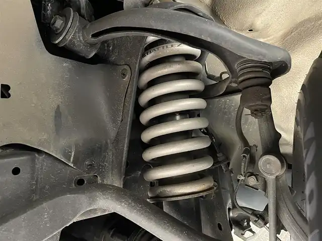 トヨタ ハイラックス Z GRスポーツ 岩手県 2022(令4)年 4.3万km スーパーホワイトⅡ パートタイム４WD/ディーゼルターボ/ハードトノカバー/パノラミックビューモニター/専用エクステリア・インテリア/レッド塗装GRロゴ入りブレーキキャリパー/BATTLEZリフトアップスプリング(フロント)/RAYSチームデイトナ１７インチアルミホイール/パドルシフト/オートLSD/アクティブトラクションコントロール/ダウンヒルアシストコントロール/ヒルスタートアシストコントロール/リヤデフロック/クリアランスソナー/プリクラッシュセーフティ/レーダークルーズコントロール/レーンディパーチャーアラート/ロードサインアシスト/アイドリングストップ/専用シート/運転席パワーシート/純正ディスプレイオーディオ/ナビゲーション/AppleCarPlay・AndroidAuto/ミラー型ドライブレコーダー/ETC2.0/LEDヘッドランプ/フロント・リヤフォグランプ