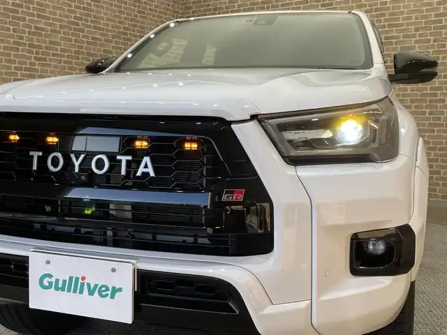 トヨタ ハイラックス Z GRスポーツ 岩手県 2022(令4)年 4.3万km スーパーホワイトⅡ パートタイム４WD/ディーゼルターボ/ハードトノカバー/パノラミックビューモニター/専用エクステリア・インテリア/レッド塗装GRロゴ入りブレーキキャリパー/BATTLEZリフトアップスプリング(フロント)/RAYSチームデイトナ１７インチアルミホイール/パドルシフト/オートLSD/アクティブトラクションコントロール/ダウンヒルアシストコントロール/ヒルスタートアシストコントロール/リヤデフロック/クリアランスソナー/プリクラッシュセーフティ/レーダークルーズコントロール/レーンディパーチャーアラート/ロードサインアシスト/アイドリングストップ/専用シート/運転席パワーシート/純正ディスプレイオーディオ/ナビゲーション/AppleCarPlay・AndroidAuto/ミラー型ドライブレコーダー/ETC2.0/LEDヘッドランプ/フロント・リヤフォグランプ
