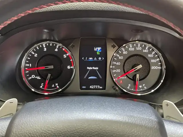 トヨタ ハイラックス Z GRスポーツ 岩手県 2022(令4)年 4.3万km スーパーホワイトⅡ パートタイム４WD/ディーゼルターボ/ハードトノカバー/パノラミックビューモニター/専用エクステリア・インテリア/レッド塗装GRロゴ入りブレーキキャリパー/BATTLEZリフトアップスプリング(フロント)/RAYSチームデイトナ１７インチアルミホイール/パドルシフト/オートLSD/アクティブトラクションコントロール/ダウンヒルアシストコントロール/ヒルスタートアシストコントロール/リヤデフロック/クリアランスソナー/プリクラッシュセーフティ/レーダークルーズコントロール/レーンディパーチャーアラート/ロードサインアシスト/アイドリングストップ/専用シート/運転席パワーシート/純正ディスプレイオーディオ/ナビゲーション/AppleCarPlay・AndroidAuto/ミラー型ドライブレコーダー/ETC2.0/LEDヘッドランプ/フロント・リヤフォグランプ
