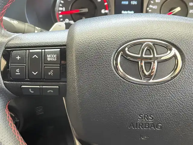 トヨタ ハイラックス Z GRスポーツ 岩手県 2022(令4)年 4.3万km スーパーホワイトⅡ パートタイム４WD/ディーゼルターボ/ハードトノカバー/パノラミックビューモニター/専用エクステリア・インテリア/レッド塗装GRロゴ入りブレーキキャリパー/BATTLEZリフトアップスプリング(フロント)/RAYSチームデイトナ１７インチアルミホイール/パドルシフト/オートLSD/アクティブトラクションコントロール/ダウンヒルアシストコントロール/ヒルスタートアシストコントロール/リヤデフロック/クリアランスソナー/プリクラッシュセーフティ/レーダークルーズコントロール/レーンディパーチャーアラート/ロードサインアシスト/アイドリングストップ/専用シート/運転席パワーシート/純正ディスプレイオーディオ/ナビゲーション/AppleCarPlay・AndroidAuto/ミラー型ドライブレコーダー/ETC2.0/LEDヘッドランプ/フロント・リヤフォグランプ