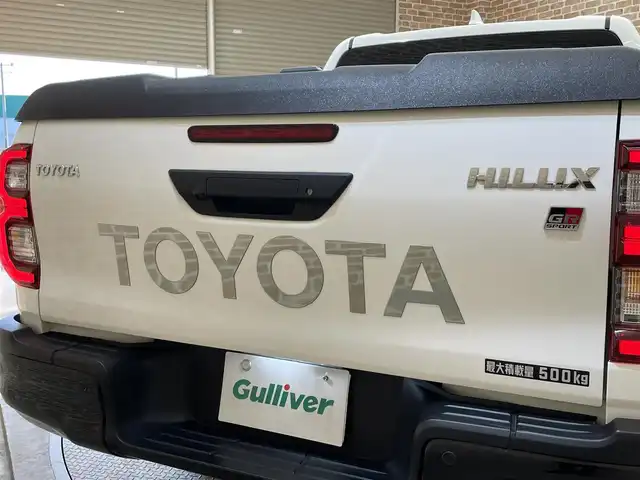 トヨタ ハイラックス Z GRスポーツ 岩手県 2022(令4)年 4.3万km スーパーホワイトⅡ パートタイム４WD/ディーゼルターボ/ハードトノカバー/パノラミックビューモニター/専用エクステリア・インテリア/レッド塗装GRロゴ入りブレーキキャリパー/BATTLEZリフトアップスプリング(フロント)/RAYSチームデイトナ１７インチアルミホイール/パドルシフト/オートLSD/アクティブトラクションコントロール/ダウンヒルアシストコントロール/ヒルスタートアシストコントロール/リヤデフロック/クリアランスソナー/プリクラッシュセーフティ/レーダークルーズコントロール/レーンディパーチャーアラート/ロードサインアシスト/アイドリングストップ/専用シート/運転席パワーシート/純正ディスプレイオーディオ/ナビゲーション/AppleCarPlay・AndroidAuto/ミラー型ドライブレコーダー/ETC2.0/LEDヘッドランプ/フロント・リヤフォグランプ