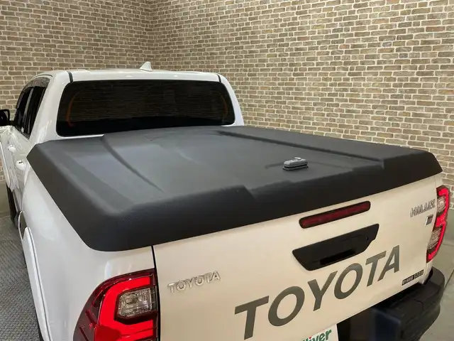 トヨタ ハイラックス Z GRスポーツ 岩手県 2022(令4)年 4.3万km スーパーホワイトⅡ パートタイム４WD/ディーゼルターボ/ハードトノカバー/パノラミックビューモニター/専用エクステリア・インテリア/レッド塗装GRロゴ入りブレーキキャリパー/BATTLEZリフトアップスプリング(フロント)/RAYSチームデイトナ１７インチアルミホイール/パドルシフト/オートLSD/アクティブトラクションコントロール/ダウンヒルアシストコントロール/ヒルスタートアシストコントロール/リヤデフロック/クリアランスソナー/プリクラッシュセーフティ/レーダークルーズコントロール/レーンディパーチャーアラート/ロードサインアシスト/アイドリングストップ/専用シート/運転席パワーシート/純正ディスプレイオーディオ/ナビゲーション/AppleCarPlay・AndroidAuto/ミラー型ドライブレコーダー/ETC2.0/LEDヘッドランプ/フロント・リヤフォグランプ