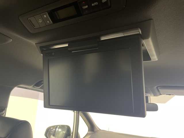 トヨタ ノア Si ダブルバイビー 神奈川県 2018(平30)年 2.6万km ホワイトパールクリスタルシャイン 純正SDナビ【NSZU-Z68T】/AM/FM/フルセグ/Bluetooth/USB/バックカメラ/純正フリップダウンモニター/両側パワースライドドア/クルーズコントロール/トヨタセーフティーセンス/ビルトインETC/前後ドライブレコーダー/純正フロアマット/ステアリングスイッチ/スマートキー/レーンアシスト/純正16インチアルミホイル/LEDヘッドライト/オートライト/オートマチックハイビーム/ドアバイザー/レーンディパーチャーアラート/コーナーセンサー/プリクラッシュセーフティー/先行車告知機能