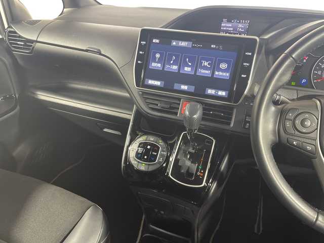 トヨタ ノア Si ダブルバイビー 神奈川県 2018(平30)年 2.6万km ホワイトパールクリスタルシャイン 純正SDナビ【NSZU-Z68T】/AM/FM/フルセグ/Bluetooth/USB/バックカメラ/純正フリップダウンモニター/両側パワースライドドア/クルーズコントロール/トヨタセーフティーセンス/ビルトインETC/前後ドライブレコーダー/純正フロアマット/ステアリングスイッチ/スマートキー/レーンアシスト/純正16インチアルミホイル/LEDヘッドライト/オートライト/オートマチックハイビーム/ドアバイザー/レーンディパーチャーアラート/コーナーセンサー/プリクラッシュセーフティー/先行車告知機能