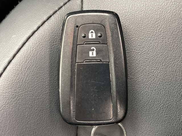 トヨタ プリウス S ツーリングセレ ブラックED 千葉県 2022(令4)年 5.4万km プラチナホワイトパールマイカ モデリスタエアロ/Miracast/パノラミックビューモニター/トヨタセーフティーセンス/純正ディスプレイオーディオ/ビルトインETC2.0/革ステアリング/ステアリングリモコン/革シート/前席シートヒーター/車線逸脱防止/USB/Isofix/電格ウィンカーミラー/フォグランプ/LEDヘッドライト/純正フロアマット