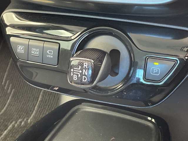 トヨタ プリウス S ツーリングセレ ブラックED 千葉県 2022(令4)年 5.4万km プラチナホワイトパールマイカ モデリスタエアロ/Miracast/パノラミックビューモニター/トヨタセーフティーセンス/純正ディスプレイオーディオ/ビルトインETC2.0/革ステアリング/ステアリングリモコン/革シート/前席シートヒーター/車線逸脱防止/USB/Isofix/電格ウィンカーミラー/フォグランプ/LEDヘッドライト/純正フロアマット