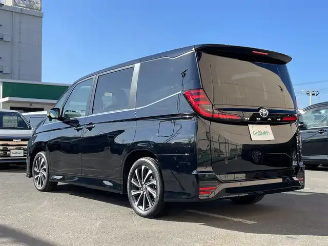 トヨタ ノア ハイブリッド S－Z 東京都 2025(令7)年 0.1万km イナズマスパーキングブラックガラスフレーク 純正８型ディスプレィオーディオ/・BluetoothAudio/USB/HDMI/・AppleCarPlay/AndoidAuto/レーダークルーズコントロール /両側パワースライドドア /LEDヘッドライト /コーナセンサー /フリーストップバックドア /オートマチックハイビーム /セーフティセンス　/・プリクラシュセーフティ/・レーンディパーチャーアラート/・オートマチックハイビーム/・レーダークルーズコントロール/・発進遅れ告知機能/・レーントレーシングアシスト/パーキングサポートブレーキ/ブラック合皮ファブリックコンビシート/・キャプテンシート/バックガイドモニター/ビルトインETC/純正フロアマット