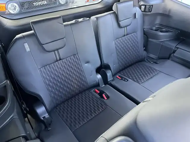 トヨタ ノア ハイブリッド S－Z 東京都 2025(令7)年 0.1万km イナズマスパーキングブラックガラスフレーク 純正８型ディスプレィオーディオ/・BluetoothAudio/USB/HDMI/・AppleCarPlay/AndoidAuto/レーダークルーズコントロール /両側パワースライドドア /LEDヘッドライト /コーナセンサー /フリーストップバックドア /オートマチックハイビーム /セーフティセンス　/・プリクラシュセーフティ/・レーンディパーチャーアラート/・オートマチックハイビーム/・レーダークルーズコントロール/・発進遅れ告知機能/・レーントレーシングアシスト/パーキングサポートブレーキ/ブラック合皮ファブリックコンビシート/・キャプテンシート/バックガイドモニター/ビルトインETC/純正フロアマット