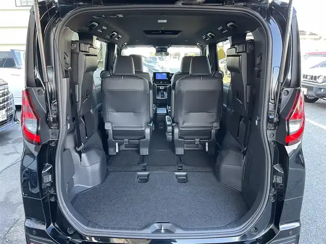 トヨタ ノア ハイブリッド S－Z 東京都 2025(令7)年 0.1万km イナズマスパーキングブラックガラスフレーク 純正８型ディスプレィオーディオ/・BluetoothAudio/USB/HDMI/・AppleCarPlay/AndoidAuto/レーダークルーズコントロール /両側パワースライドドア /LEDヘッドライト /コーナセンサー /フリーストップバックドア /オートマチックハイビーム /セーフティセンス　/・プリクラシュセーフティ/・レーンディパーチャーアラート/・オートマチックハイビーム/・レーダークルーズコントロール/・発進遅れ告知機能/・レーントレーシングアシスト/パーキングサポートブレーキ/ブラック合皮ファブリックコンビシート/・キャプテンシート/バックガイドモニター/ビルトインETC/純正フロアマット