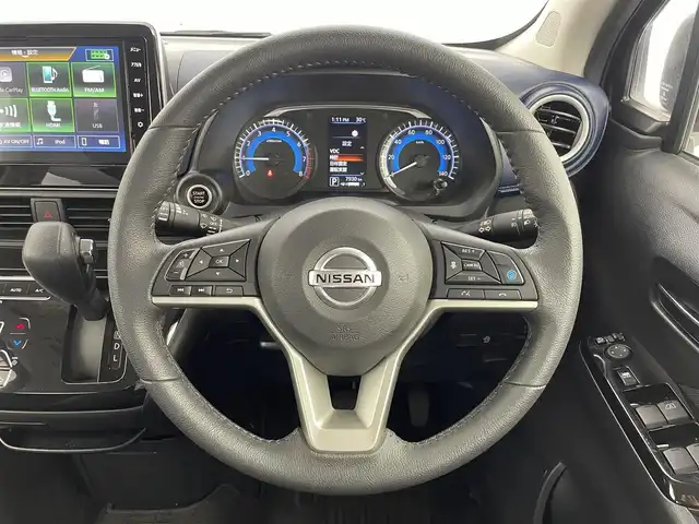 日産 デイズ HWS X プロパイロットED 宮城県 2023(令5)年 0.8万km ブラック 純正９型ディスプレイオーディオ　/アラウンドビューモニター　/プロパイロット　/エマージェンシーブレーキ　/車線逸脱警報　/先行車発進告知　/前後コーナーセンサー　/電動パーキングブレーキ　/標識検知　/スマートキー　/連動ドライブレコーダー/スマートフォン連携/ＥＴＣ　/禁煙