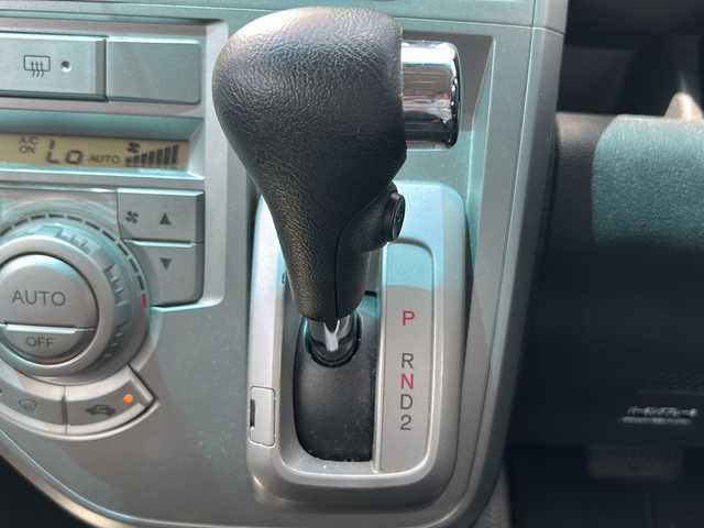ホンダ ゼスト スパーク W 鹿児島県 2012(平24)年 10.9万km 黒 社外ナビ/Bluetooth/TV/電動格納ミラー/純正フロアマット/ドアバイザー/オートエアコン/パワーウィンドウ/純正AW/ベンチシート/保証書/取扱説明書/スマートキー