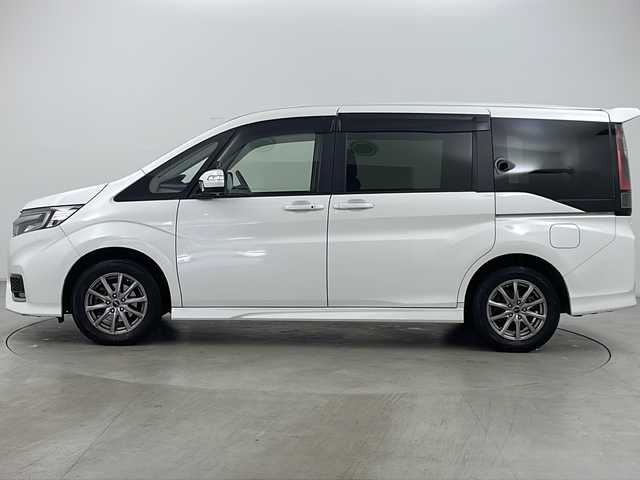 ホンダ ステップワゴン スパーダ ホンダセンシング 道央・札幌 2020(令2)年 3.4万km プラチナホワイトパール ・4WD/・ワンオーナー/・純正ナビ&CD&DVD&BT&TV&SD&AppleCarplay/・両側パワースライドドア/・バックカメラ/・ホンダセンシング/・横滑り防止装置/・アイドリングストップ/・ビルトインETC2.0/・ドアミラーヒーター/・純正フロアマット/・LEDヘッドライト/・オートライト/・スマートキー/・スペアキー/・純正AW付き夏タイヤ積込