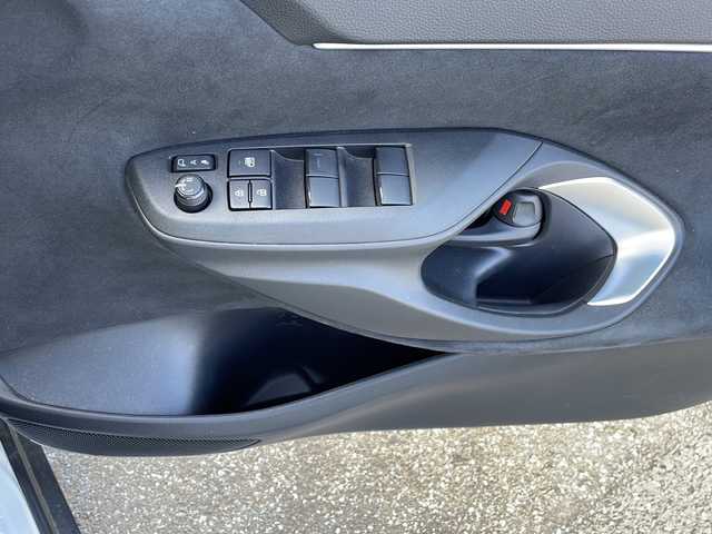 トヨタ ヤリスクロス Z 岐阜県 2023(令5)年 0.6万km プラチナホワイトパールマイカ /ワンオーナー//トヨタ純正ナビ(BT/FM/AM/MIRACAST)//トヨタセーフティーセンス/(レーダークルーズコントロール)/(プリクラッシュセーフティー)/(レーントレーシングアシスト)/(アダプティブハイビームシステム)/(オートマチックハイビーム)/(ロードサインアシスト)/(先行車発進告知機能)//ドライブレコーダー(自動防眩インナーミラー)//パワーバックドア//前席シートヒーター//ステアリングヒーター//パノラミックビューモニター//電動パーキングブレーキ//パドルシフト//プッシュスタート//取説//保証書