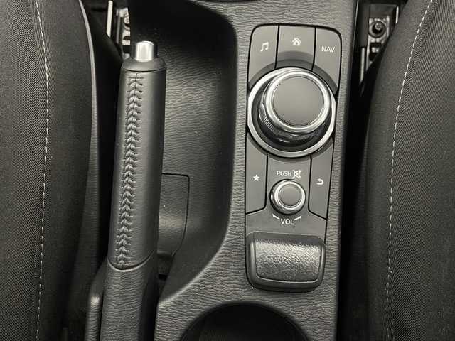 マツダ デミオ XD ツーリング 長野県 2018(平30)年 5.8万km ソニックシルバーM 4WD/純正SDナビ&フルセグTV&CD&DVD&USB&BT/クルーズコントロール/車線逸脱警報/衝突軽減ブレーキ/ヘッドアップディスプレイ/後方コーナーセンサー/アイドリングストップ/ステアリングスイッチ/パドルシフト/バックカメラ/ETC/LEDヘッドライト/オートライト/フロントフォグランプ/リアフォグランプ/電動格納ミラー/ウィンカーミラー/純正16インチAW装着/社外フロアマット/社外ドアバイザー/プッシュスタート/スマートキー/スペアキー1本/取扱説明書