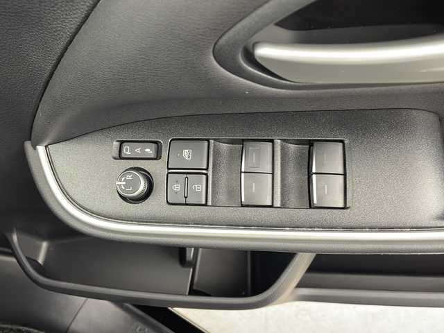 トヨタ ヴォクシー S－Z 鹿児島県 2022(令4)年 2.4万km アティチュードブラックマイカ ワンオーナー/純正10インチディスプレイオーディオ/フルセグテレビ/モデリスタエアロ/フリップダウンモニター/バックカメラ/トヨタセーフティセンス/・プリクラッシュセーフティシステム/・レーントレーシングアシスト/・レーンディパーチャーアラート/・全車速追従機能付レーダークルーズコントロール/・オートマチックハイビーム/・ロードサインアシスト/・発進遅れ告知機能/両側パワースライドドア/シートヒーター/ビルトインETC2.0/ドライブレコーダー/LEDヘッドライト/スマートキー