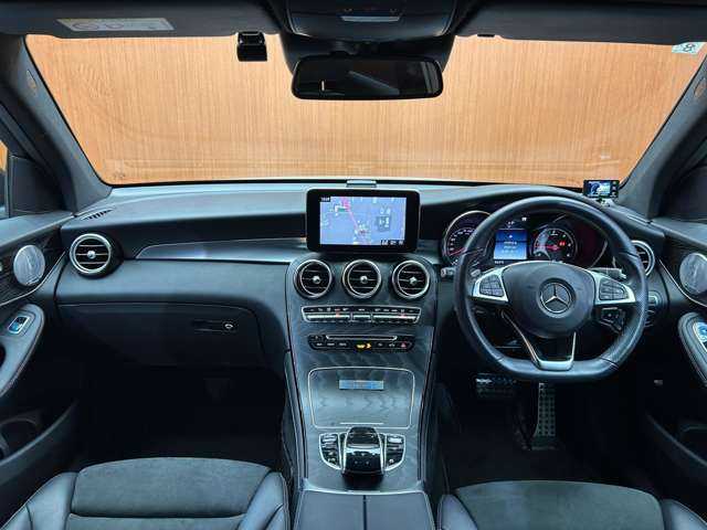 メルセデス・ベンツ ＧＬＣ２２０ d 4マチック ローレウスED 千葉県 2019(令1)年 5.7万km モハーベシルバー 限定車　/ナイトＰＫＧ　/パノラマＳＲ　/Ｂｕｒｍｅｓｔｅｒサウンド　/ＡＣＣ　/半革　/ナビ　/ＴＶ　/３６０°Ｂｌｕｅｔｏｏｔｈ接続　/シートＨ　/電動リアゲート　/アクティブパーキング　　/ＲＳＰ　/ＥＴＣ　/ドラレコ