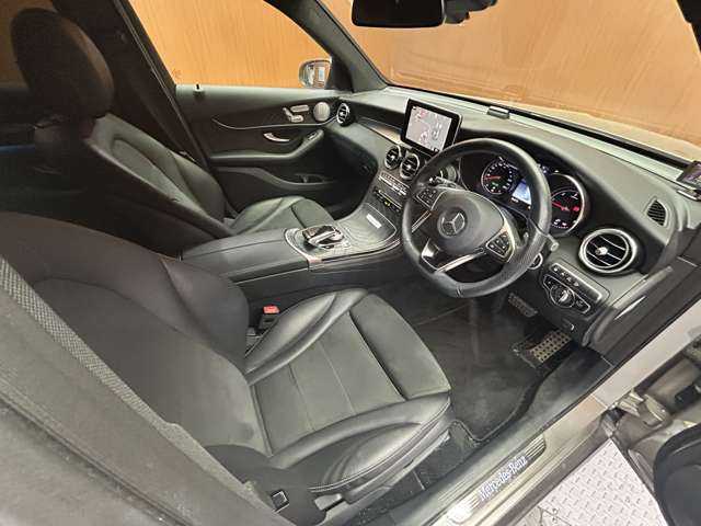 メルセデス・ベンツ ＧＬＣ２２０ d 4マチック ローレウスED 千葉県 2019(令1)年 5.7万km モハーベシルバー 限定車　/ナイトＰＫＧ　/パノラマＳＲ　/Ｂｕｒｍｅｓｔｅｒサウンド　/ＡＣＣ　/半革　/ナビ　/ＴＶ　/３６０°Ｂｌｕｅｔｏｏｔｈ接続　/シートＨ　/電動リアゲート　/アクティブパーキング　　/ＲＳＰ　/ＥＴＣ　/ドラレコ