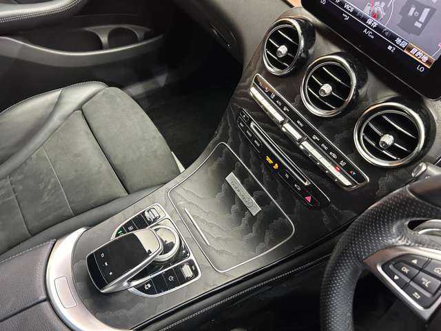 メルセデス・ベンツ ＧＬＣ２２０ d 4マチック ローレウスED 千葉県 2019(令1)年 5.7万km モハーベシルバー 限定車　/ナイトＰＫＧ　/パノラマＳＲ　/Ｂｕｒｍｅｓｔｅｒサウンド　/ＡＣＣ　/半革　/ナビ　/ＴＶ　/３６０°Ｂｌｕｅｔｏｏｔｈ接続　/シートＨ　/電動リアゲート　/アクティブパーキング　　/ＲＳＰ　/ＥＴＣ　/ドラレコ