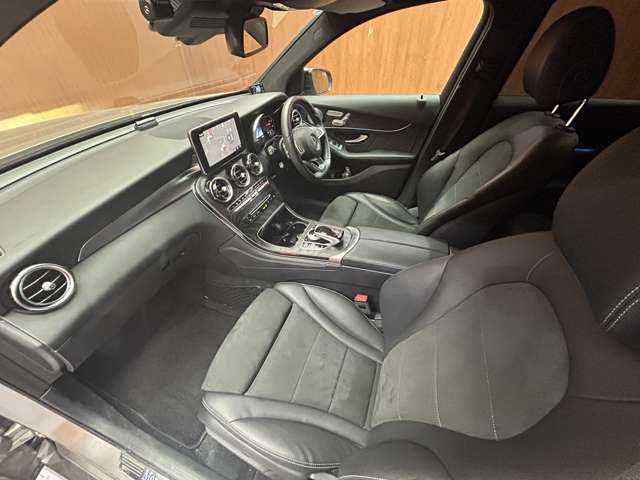 メルセデス・ベンツ ＧＬＣ２２０ d 4マチック ローレウスED 千葉県 2019(令1)年 5.7万km モハーベシルバー 限定車　/ナイトＰＫＧ　/パノラマＳＲ　/Ｂｕｒｍｅｓｔｅｒサウンド　/ＡＣＣ　/半革　/ナビ　/ＴＶ　/３６０°Ｂｌｕｅｔｏｏｔｈ接続　/シートＨ　/電動リアゲート　/アクティブパーキング　　/ＲＳＰ　/ＥＴＣ　/ドラレコ