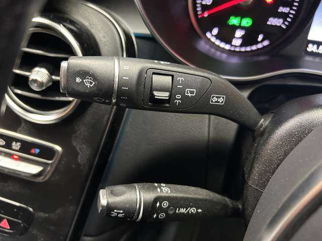 メルセデス・ベンツ ＧＬＣ２２０ d 4マチック ローレウスED 千葉県 2019(令1)年 5.7万km モハーベシルバー 限定車　/ナイトＰＫＧ　/パノラマＳＲ　/Ｂｕｒｍｅｓｔｅｒサウンド　/ＡＣＣ　/半革　/ナビ　/ＴＶ　/３６０°Ｂｌｕｅｔｏｏｔｈ接続　/シートＨ　/電動リアゲート　/アクティブパーキング　　/ＲＳＰ　/ＥＴＣ　/ドラレコ