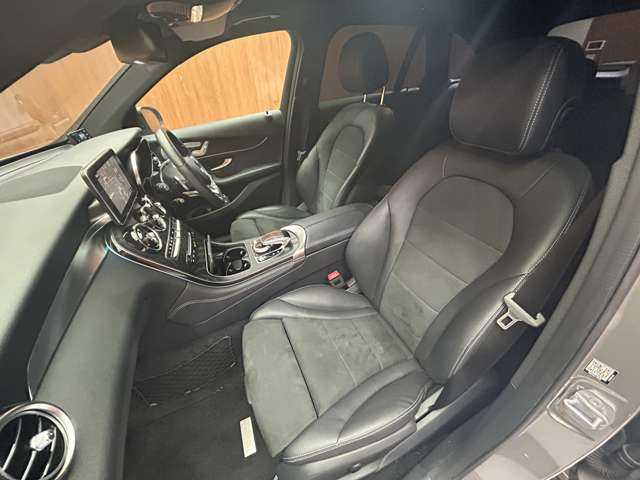 メルセデス・ベンツ ＧＬＣ２２０ d 4マチック ローレウスED 千葉県 2019(令1)年 5.7万km モハーベシルバー 限定車　/ナイトＰＫＧ　/パノラマＳＲ　/Ｂｕｒｍｅｓｔｅｒサウンド　/ＡＣＣ　/半革　/ナビ　/ＴＶ　/３６０°Ｂｌｕｅｔｏｏｔｈ接続　/シートＨ　/電動リアゲート　/アクティブパーキング　　/ＲＳＰ　/ＥＴＣ　/ドラレコ