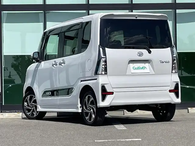 ダイハツ タント カスタム RS スタイルセレクション 和歌山県 2022(令4)年 1.9万km シャイニングホワイトパール 純正9インチナビ/フルセグTV/Bluetooth/TVキャンセラー/CD/DVD/USB/全周囲カメラ/ビルトインETC/純正ドライブレコーダー/スマートアシスト/レーダークルーズコントロール/両側パワースライドドア/コーナーセンサー/レザー調シートカバー/前席シートヒーター/運転席ロングスライド/レザー調ステリングカバー/ステアリングスイッチ/電動パーキングブレーキ/ブレーキホールド/LEDヘッドライト/フォグランプ/オートライト/シートバックテーブル/リアドアサンシェード/純正15インチAW/ドアバイザー/純正フロアマット/プッシュスタート/スマートキー