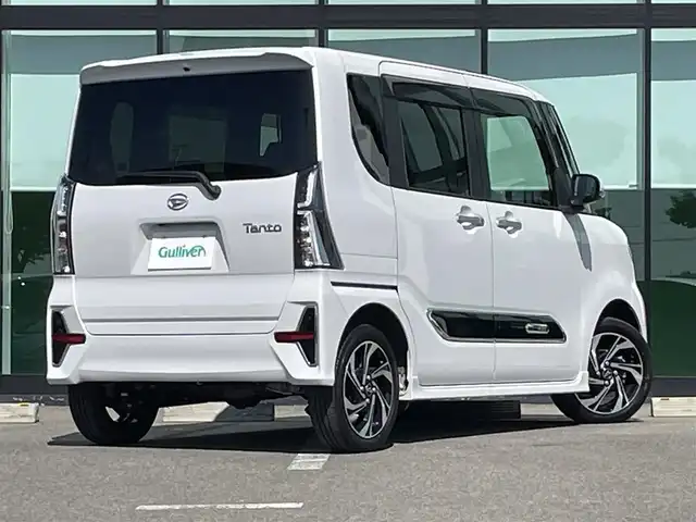 ダイハツ タント カスタム RS スタイルセレクション 和歌山県 2022(令4)年 1.9万km シャイニングホワイトパール 純正9インチナビ/フルセグTV/Bluetooth/TVキャンセラー/CD/DVD/USB/全周囲カメラ/ビルトインETC/純正ドライブレコーダー/スマートアシスト/レーダークルーズコントロール/両側パワースライドドア/コーナーセンサー/レザー調シートカバー/前席シートヒーター/運転席ロングスライド/レザー調ステリングカバー/ステアリングスイッチ/電動パーキングブレーキ/ブレーキホールド/LEDヘッドライト/フォグランプ/オートライト/シートバックテーブル/リアドアサンシェード/純正15インチAW/ドアバイザー/純正フロアマット/プッシュスタート/スマートキー