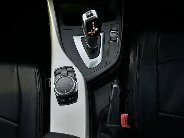 ＢＭＷ １１８ｉ 静岡県 2016(平28)年 6.3万km アルピンホワイトⅢ ユーザー買取車両/純正SDナビ（AM/FM/BT/CD/AUX）/純正16インチAW/純正LEDヘッドライト/純正フロアマット/アイドリンクストップ/速度制限装置/ETC/MTモード付AT/バックカメラ/追突被害軽減システム/横滑り防止装置/スマートキー/保証書/取扱説明書