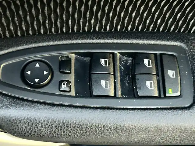 ＢＭＷ １１８ｉ 静岡県 2016(平28)年 6.3万km アルピンホワイトⅢ ユーザー買取車両/純正SDナビ（AM/FM/BT/CD/AUX）/純正16インチAW/純正LEDヘッドライト/純正フロアマット/アイドリンクストップ/速度制限装置/ETC/MTモード付AT/バックカメラ/追突被害軽減システム/横滑り防止装置/スマートキー/保証書/取扱説明書
