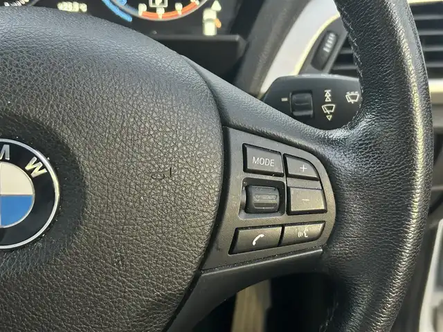 ＢＭＷ １１８ｉ 静岡県 2016(平28)年 6.3万km アルピンホワイトⅢ ユーザー買取車両/純正SDナビ（AM/FM/BT/CD/AUX）/純正16インチAW/純正LEDヘッドライト/純正フロアマット/アイドリンクストップ/速度制限装置/ETC/MTモード付AT/バックカメラ/追突被害軽減システム/横滑り防止装置/スマートキー/保証書/取扱説明書