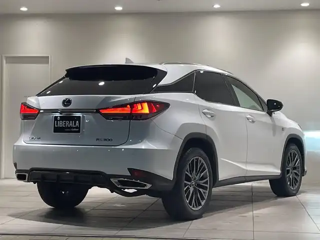 レクサス ＲＸ 300 Fスポーツ 愛知県 2020(令2)年 4.9万km ホワイトノーヴァガラスフレーク ムーンルーフ　/Ｆスポーツ専用２０インチＡＷ　/三眼フルＬＥＤヘッドライト　/ＨＵＤ　/黒革シート　/全席シートヒーター　/前席エアシート　/レクサスセーフティプラス　/純正ナビ　/Ｂｌｕｅｔｏｏｔｈ　/３６０度カメラ/フルセグTV/ETC２．０/プッシュスタート/アイドリングストップ/ウィンカーミラー