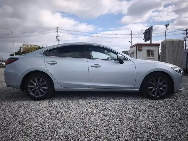 マツダ マツダ６セダン 20S 愛媛県 2019(令1)年 5.4万km ソニックシルバーM 純正8型ナビ/バックモニター/ETC/クルーズコントロール/前後パーキングセンサー/衝突被害軽減ブレーキ/後退時ブレーキサポート/AT誤後発進抑制/車線逸脱警報/ブラインドスポットモニタリング/交通標識認識システム/ステアリング連動LEDヘッドランプ/革巻きステアリング/パドルシフト/純正17インチアルミホイール/スマートキー/プッシュエンジンスタート/禁煙車