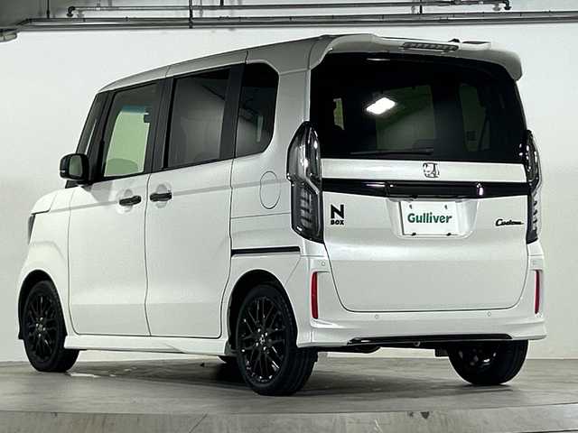 ホンダ Ｎ ＢＯＸ カスタム L ターボ スタイル+ブラック 広島県 2023(令5)年 2.1万km プラチナホワイトパール 禁煙/ターボ/ホンダセンシング/●衝突軽減ブレーキ（CMBS）/●誤発進抑制機能/●歩行者事故低減ステアリング/●路外逸脱抑制機能/●渋滞追従機能付アダプティブクルーズコントロール（ACC）/●車線維持支援システム（LKAS）/●先行車発進お知らせ機能/●標識認識機能/●後方誤発進抑制機能/●オートハイビーム/純正ナビ（VXM-234VFi）/・フルセグ/CD/DVD/SD/MusicRack/Bluetooth/バックカメラ/両側パワースライドドア/革巻きステアリング/ステアリングスイッチ/パドルシフト/ハーフレザーシート/シートヒーター/オートリトラミラー/LEDヘッドライト/フォグランプ/電動パーキングブレーキ/ブレーキホールド/ロールサンシェード/スマートキー/プッシュスタート/スペアキー/純正フロアマット/ドライブレコーダー/ETC/W+サイド+カーテンエアバック