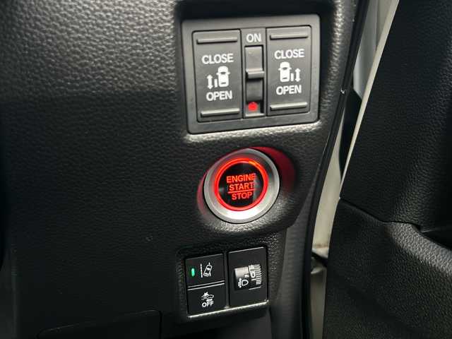 ホンダ Ｎ ＢＯＸ カスタム L ターボ スタイル+ブラック 広島県 2023(令5)年 2.1万km プラチナホワイトパール 禁煙/ターボ/ホンダセンシング/●衝突軽減ブレーキ（CMBS）/●誤発進抑制機能/●歩行者事故低減ステアリング/●路外逸脱抑制機能/●渋滞追従機能付アダプティブクルーズコントロール（ACC）/●車線維持支援システム（LKAS）/●先行車発進お知らせ機能/●標識認識機能/●後方誤発進抑制機能/●オートハイビーム/純正ナビ（VXM-234VFi）/・フルセグ/CD/DVD/SD/MusicRack/Bluetooth/バックカメラ/両側パワースライドドア/革巻きステアリング/ステアリングスイッチ/パドルシフト/ハーフレザーシート/シートヒーター/オートリトラミラー/LEDヘッドライト/フォグランプ/電動パーキングブレーキ/ブレーキホールド/ロールサンシェード/スマートキー/プッシュスタート/スペアキー/純正フロアマット/ドライブレコーダー/ETC/W+サイド+カーテンエアバック