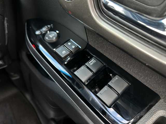 ホンダ Ｎ ＢＯＸ カスタム L ターボ スタイル+ブラック 広島県 2023(令5)年 2.1万km プラチナホワイトパール 禁煙/ターボ/ホンダセンシング/●衝突軽減ブレーキ（CMBS）/●誤発進抑制機能/●歩行者事故低減ステアリング/●路外逸脱抑制機能/●渋滞追従機能付アダプティブクルーズコントロール（ACC）/●車線維持支援システム（LKAS）/●先行車発進お知らせ機能/●標識認識機能/●後方誤発進抑制機能/●オートハイビーム/純正ナビ（VXM-234VFi）/・フルセグ/CD/DVD/SD/MusicRack/Bluetooth/バックカメラ/両側パワースライドドア/革巻きステアリング/ステアリングスイッチ/パドルシフト/ハーフレザーシート/シートヒーター/オートリトラミラー/LEDヘッドライト/フォグランプ/電動パーキングブレーキ/ブレーキホールド/ロールサンシェード/スマートキー/プッシュスタート/スペアキー/純正フロアマット/ドライブレコーダー/ETC/W+サイド+カーテンエアバック