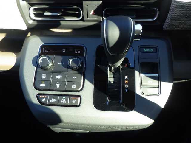 ホンダ フリード ハイブリット e:HEV AIR EX 千葉県 2025(令7)年 0.1千km プラチナホワイトパール ホンダセンシング/・衝突軽減ブレーキ（CMBS）/・車線維持支援システム（LKAS）/・アダプティブクルーズコントロール（ACC）/・ブラインドスポットインフォメーション/・後方誤発進抑制機能/・誤発進抑制機能/両側パワースライドドア/ハーフレザーシート/前席シートヒーター/純正コネクトナビ/地デジTV/【Bluetooth接続】/バックカメラ/革巻きステアリング/ステアリングスイッチ/LEDヘッドライト/ウインカーミラー/リアコーナーセンサー/純正15インチアルミホイル/サイド/カーテンエアバッグ/Honda スマートキー