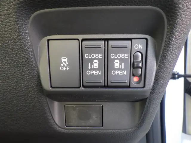 ホンダ フリード ハイブリット e:HEV AIR EX 千葉県 2025(令7)年 0.1千km プラチナホワイトパール ホンダセンシング/・衝突軽減ブレーキ（CMBS）/・車線維持支援システム（LKAS）/・アダプティブクルーズコントロール（ACC）/・ブラインドスポットインフォメーション/・後方誤発進抑制機能/・誤発進抑制機能/両側パワースライドドア/ハーフレザーシート/前席シートヒーター/純正コネクトナビ/地デジTV/【Bluetooth接続】/バックカメラ/革巻きステアリング/ステアリングスイッチ/LEDヘッドライト/ウインカーミラー/リアコーナーセンサー/純正15インチアルミホイル/サイド/カーテンエアバッグ/Honda スマートキー