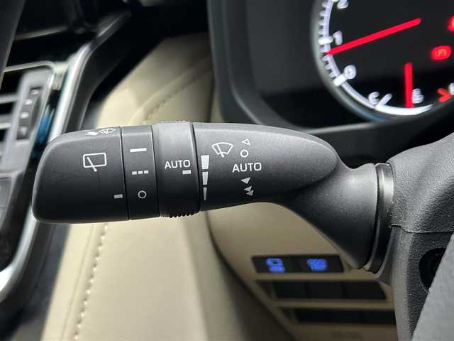 トヨタ ランドクルーザー ZX 鹿児島県 2023(令5)年 0.9万km グレーメタリック ワンオーナー/禁煙車/メーカーＯＰナビ（ＣＤ／ＤＶＤ／ＡｐｐｌｅＣａｒＰｌａｙ／ＡｎｄｒｏｉｄＡｕｔｏ／Ｂｌｕｅｔｏｏｔｈ）/チルト＆スライド電動ムーンルーフ/パノラミックビューモニター/トヨタセーフティセンス/プリクラッシュセーフティ/レーントレーシングアシスト/レーンディパーチャーアラート/レーダークルーズコントロール/アダプティブハイビームシステム/ロードサインアシスト/ドライバー異常時対応システム/プロアクティブドライビングアシスト/発進遅れ告知機能/ブラインドスポットモニター/電動パーキングブレーキ/オートブレーキホールド/ヘッドアップディスプレイ/本革巻きステアリング/チルト＆テレスコピックステアリング/ステアリングヒーター/ステアリングリモコン/シートベンチレーション/前席パワーシート/運転席シートメモリ/オールオートウィンドウ/LEDヘッドライト/フロントフォグライト/自動防眩式インナー/電動格納ミラー/純正20インチアルミホイール/ビルトインETC/前後ドライブレコーダー/保証書/取扱説明書