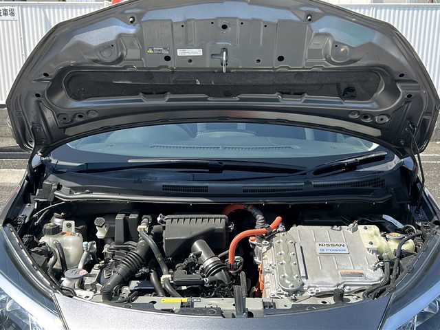 日産 ノート e－パワー X 岐阜県 2018(平30)年 9.9万km ダークメタルグレー 純正ディーラーナビ/MM318D-W/ワンセグTV/BT/SD/DVD/CD/FM/AM/バックカメラ/アラウンドビューモニター/ETC2.0/デジタルインナーミラー/衝突被害軽減装置/横滑り防止機能/レーンキープアシスト/プッシュスタート/純正フロアマット/純正ドアバイザー/電動格納ウインカーミラー