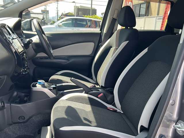 日産 ノート e－パワー X 岐阜県 2018(平30)年 9.9万km ダークメタルグレー 純正ディーラーナビ/MM318D-W/ワンセグTV/BT/SD/DVD/CD/FM/AM/バックカメラ/アラウンドビューモニター/ETC2.0/デジタルインナーミラー/衝突被害軽減装置/横滑り防止機能/レーンキープアシスト/プッシュスタート/純正フロアマット/純正ドアバイザー/電動格納ウインカーミラー
